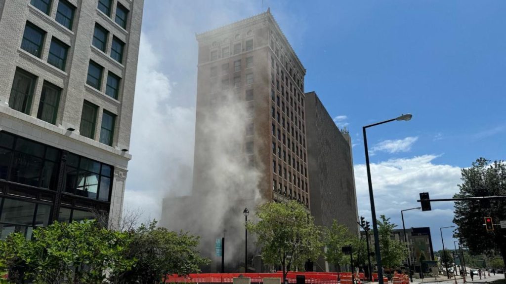 NTSB: Crew Mistakenly Cut Live Gas Line, Causing Ohio Building Explosion